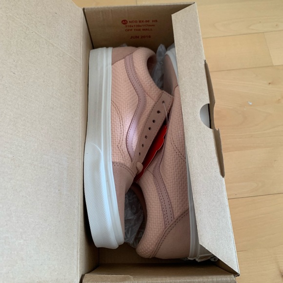 NWT Vans Woven Check Old Skool Sneakers Pink Sz 9 - Picture 3 of 3